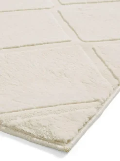 Catherine Lansfield Cream Cosy Diamond Washable Rug Hot