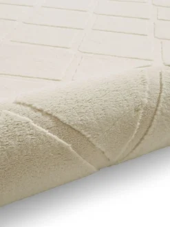 Catherine Lansfield Cream Cosy Diamond Washable Rug Hot