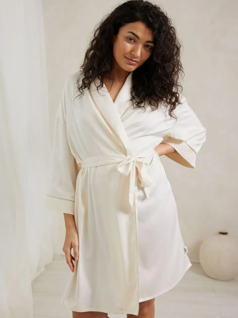 Chelsea Peers White Satin Lace Trim Robe Dressing Gown Clearance