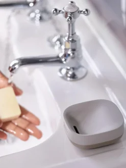 Joseph Joseph Ecru Slim Compact Soap Dish Outlet