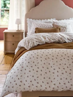 Laura Ashley Red Aylesmore Cotton Gauze Duvet Cover and Pillowcase Set Clearance