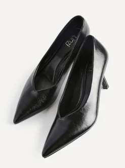 Linzi Bellamy V-Shaped Closed Toe Court Heels Black Discount
