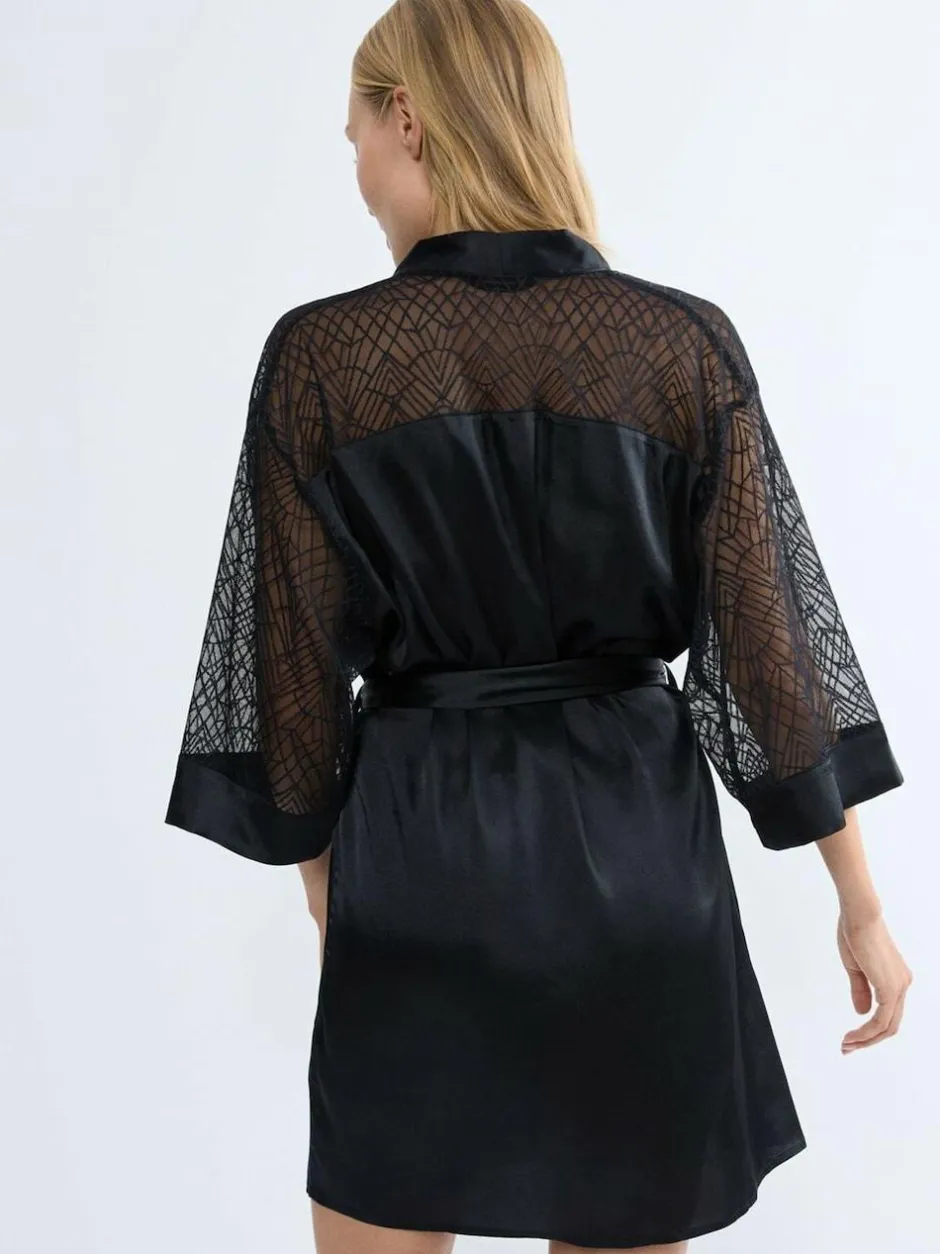 Triumph Black A Weekend to Remember Robe New