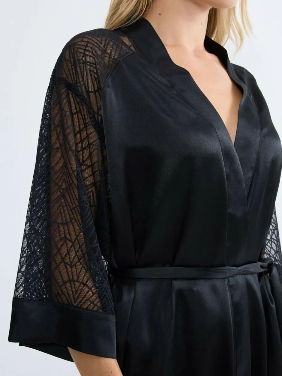 Triumph Black A Weekend to Remember Robe New